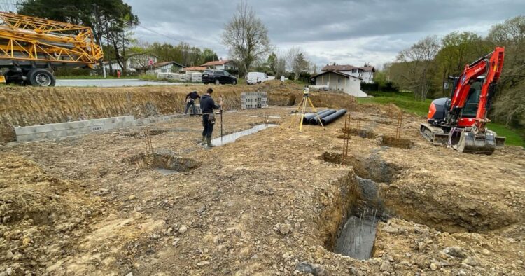 Photographie de la vue extérieur du chantier de la villa sur mesure