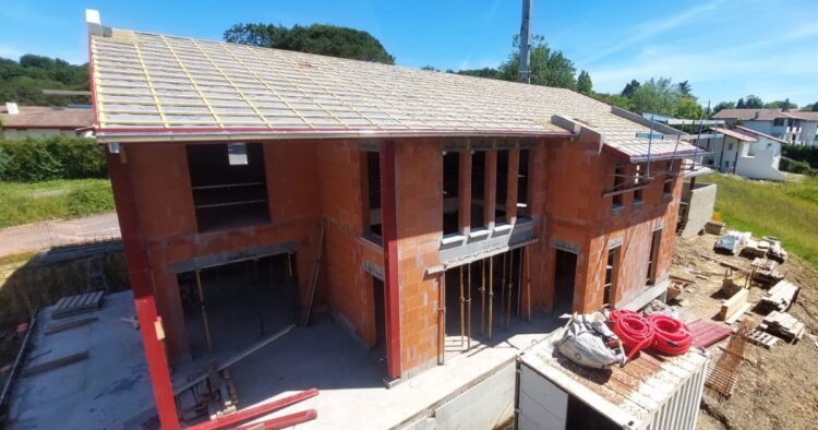 Photographie de la vue extérieur du chantier de la villa sur mesure