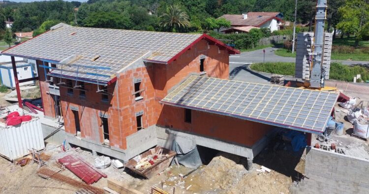 Photographie de la vue extérieur du chantier de la villa sur mesure