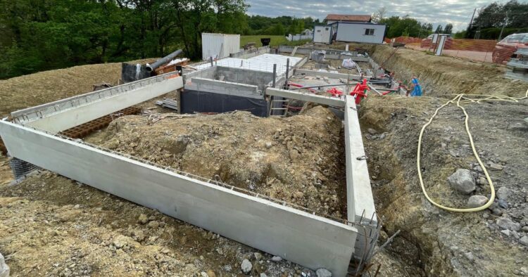 Photographie de la vue extérieur du chantier de la villa sur mesure