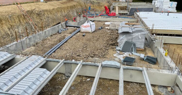 Photographie de la vue extérieur du chantier de la villa sur mesure